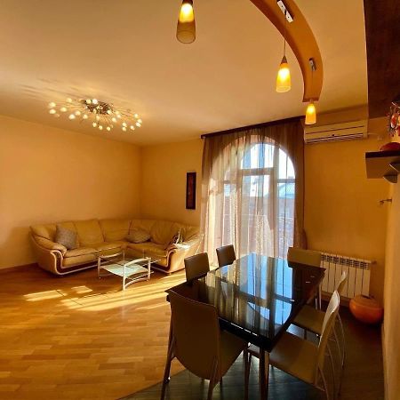 City Center Cute Flat 3 Rooms Ереван Екстериор снимка