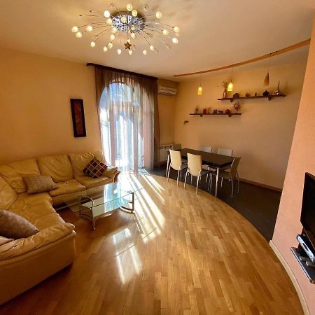 City Center Cute Flat 3 Rooms Ереван Екстериор снимка