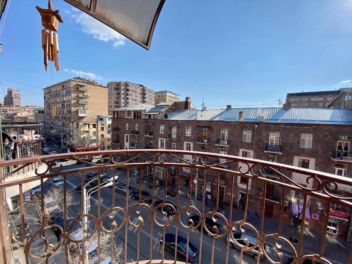 City Center Cute Flat 3 Rooms Ереван Екстериор снимка