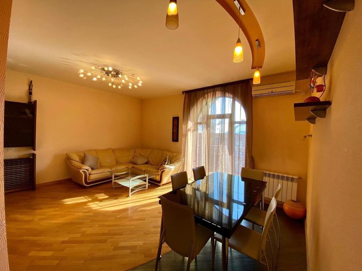 City Center Cute Flat 3 Rooms Ереван Екстериор снимка